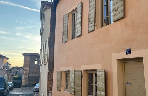 Trevoux Apartamento | Beautiful artist's duplex in the historic center
