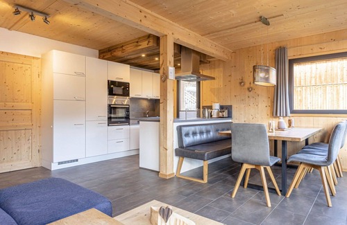 Steinach am Brenner Casa | Bonito apartamento en villa con WIFI, TV, terraza, vista panorámica y aparcamiento