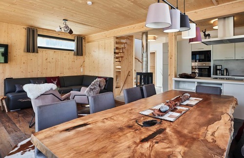 Steinach am Brenner Casa | Bonito apartamento en villa con WIFI, TV, terraza, vista panorámica y aparcamiento