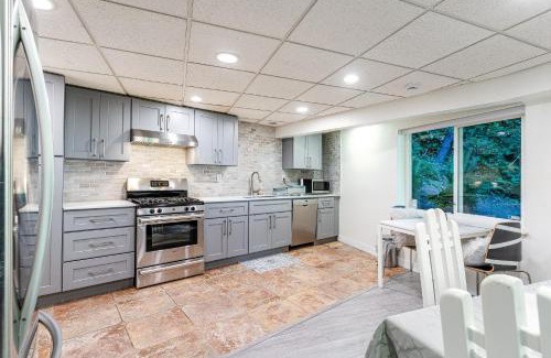 Canyon Heights Casa | Beautiful Auntum Getaway in Scenic North Vancouver