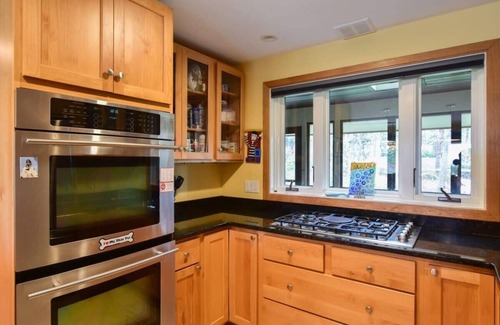 North Truro Casa | Beautiful backyard, pool, deeded beach rights!