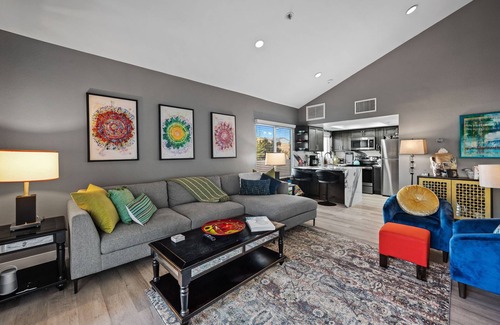 Baristo Condominio | Beautiful Baristo Condo w/mountain views-Pools/Hot tubs-Walk to DT Palm Springs!