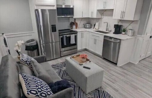Columbia Heights Apartamento | Beautiful Basement Apartment