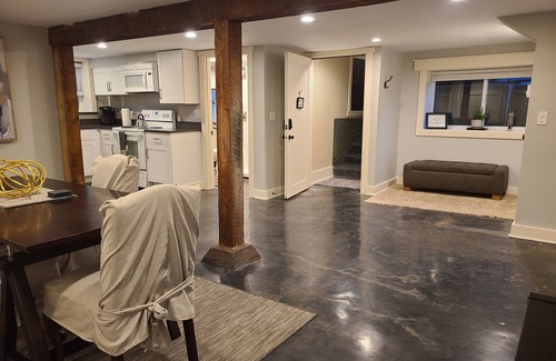 Mississippi District Apartamento | Beautiful basement Studio, Mississippi neighborhood