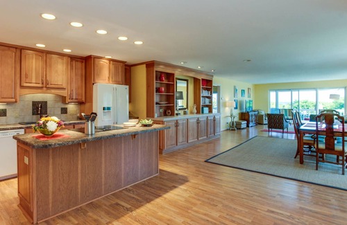 Northeast Virginia Beach Casa | Hermosa propiedad frente a la bahía - 2BR / 2BA