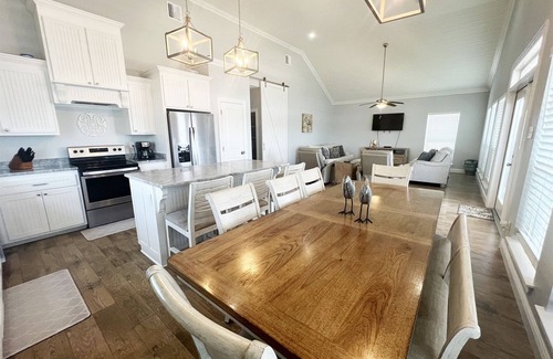Golden Meadow Casa | Beautiful Bay Views at The Anchor Holds