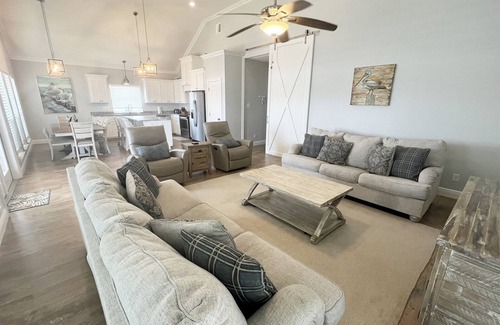 Golden Meadow Casa | Beautiful Bay Views at The Anchor Holds