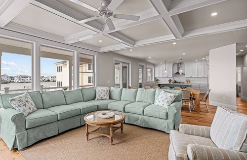 Ship Bottom Casa | Beautiful Bayfront w/ Heated Pool & Dock. 6 Bedrooms, all w/ Ensuite Bathrooms.