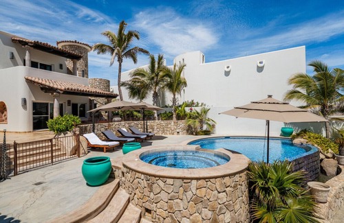 Buzzards Villa | Beautiful Beachfront Villa in Cabo Encanto