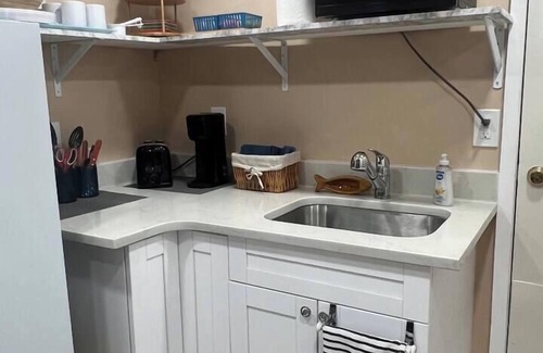 Jacksonville Beach Casa | Beautiful Beach Studio~only 5 Minutes from the Beach