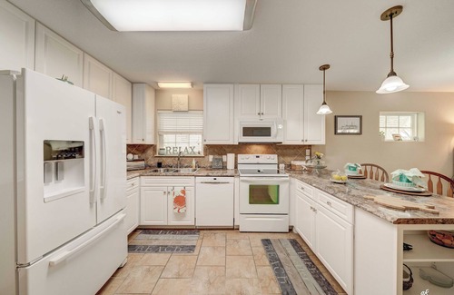 Holiday Beach Casa | Beautiful Beach house by boat ramp, Boat Parking ,POOL , large home & Garage
