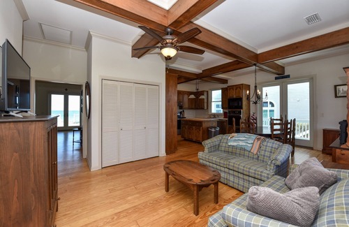 Sea Palm Village Casa | Beautiful Beachfront Colonel's Cottage