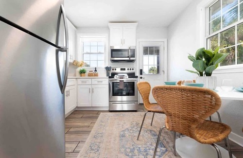 Neptune Beach Condominio | Beautiful Beach Condo - just steps to the beach!