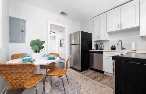 Neptune Beach Condominio | Beautiful Beach Condo - just steps to the beach!