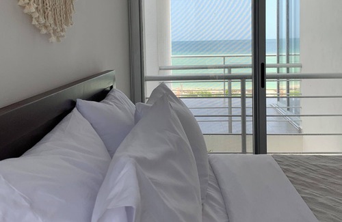 Dzemul Apartamento | Beautiful Beach Front Property