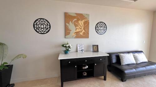 Villa del Mar Apartamento | Beautiful Beach Front Condo near Downtown