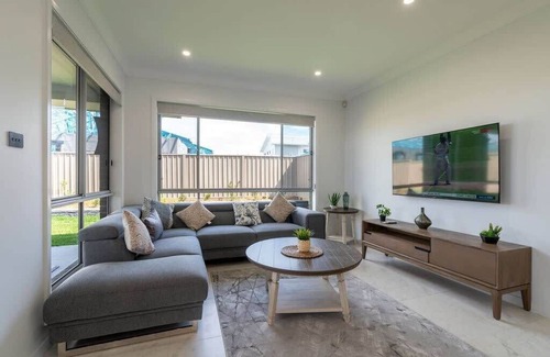 Shellharbour Casa | Sparkling New Beach House - Shell Cove
