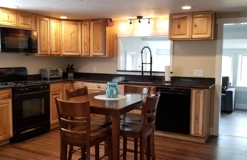 Green Harbor-Cedar Crest Casa | Beautiful Beach House, Green Harbor Marshfield! Steps to beach, dead end street!