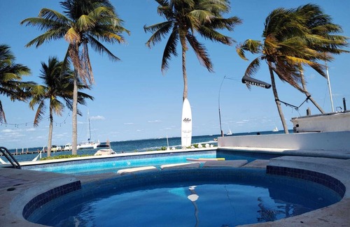 Puerto Juárez Apartamento | Beautiful Beachfront Apartment: Stunning Caribbean Views, Water Sports Amenities