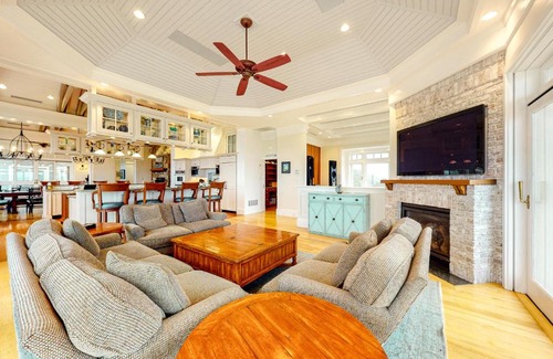 Wellfleet Casa | Beautiful Beachfront Five Bedroom Home