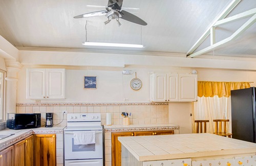 Cerro Plano Casa | Beautiful beachfront home with pool, amazing views, & indoor/outdoor living