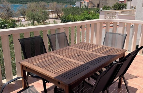 Pirovac Villa | Beautiful beachfront villa Family and pet friendly with free parking