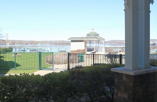 Bemus Point Condominio | Beautiful Bemus Bay condominium with Chautauqua Lake access and views
