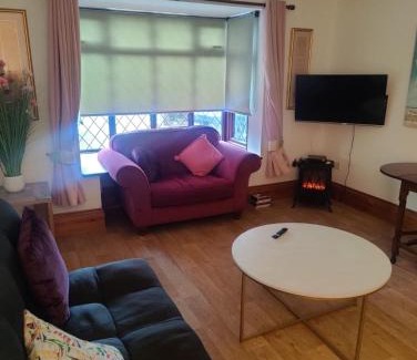 Cooden Apartamento | Beautiful Bexhill Cottage with garden 3 mins walk to beach