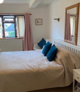 Cooden Apartamento | Beautiful Bexhill Cottage with garden 3 mins walk to beach