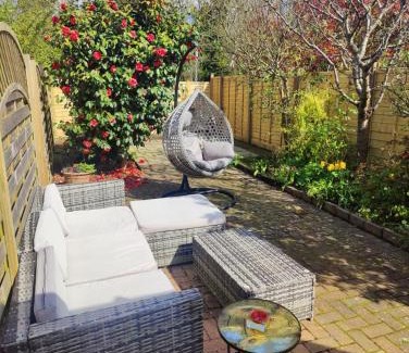 Cooden Apartamento | Beautiful Bexhill Cottage with garden 3 mins walk to beach