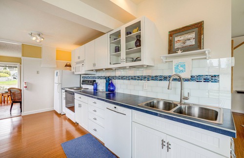 Birch Bay Casa | Beautiful Birch Bay Retreat w/ Deck & Fire Pit!