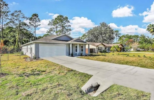 Indian Trails Casa | Beautiful Bracken Lane Bungalow