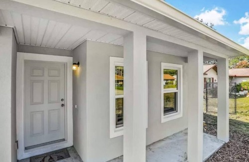 Indian Trails Casa | Beautiful Bracken Lane Bungalow