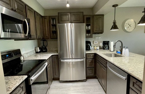 Table Rock Condominio | Beautiful Branson Pointe Royale One Bedroom King + Queen Sleeper Sofa