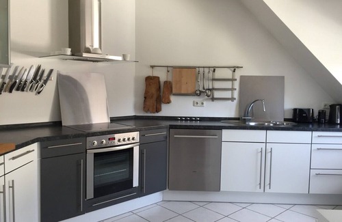 Refrath Apartamento | Beautiful bright terrace apartment at the forest 15 min in cologne.