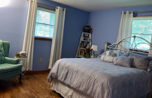 Pocono Mountain Lake Casa | Beautiful brick home in the Poconos