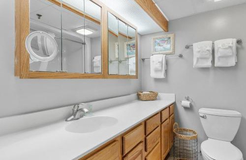 Litchfield by the Sea Casa | Beautiful Bridgewater Oceanfront 2 Bedroom Suite
