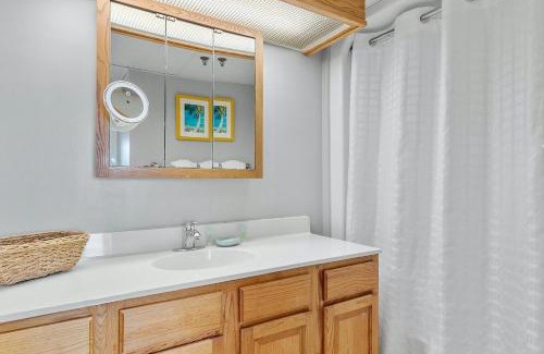 Litchfield by the Sea Casa | Beautiful Bridgewater Oceanfront 2 Bedroom Suite