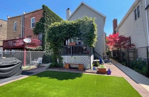 The Gap Casa | Beautiful Bronzeville Home with Gym & Yard