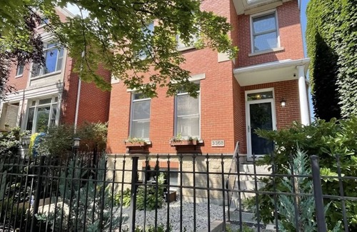 The Gap Casa | Beautiful Bronzeville Home with Gym & Yard