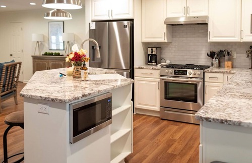 Alpharetta Casa | BUNGALOW HERMOSO - CAMINO CORTO A DT ALPHARETTA 3BR / 2BR