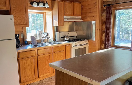 Franklin County Cabina | Beautiful Cabin, 20 minutes to Sugarloaf, on ITS trail…the perfect getaway.