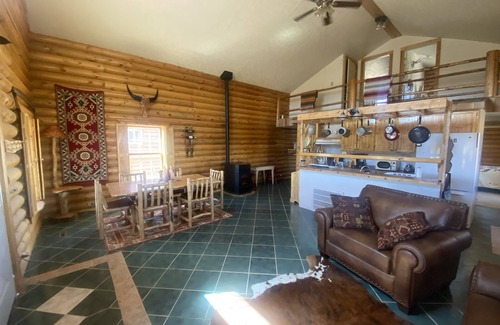 Lander Cabina | Beautiful Cabin! Fireplace, Deck, Pooltable!