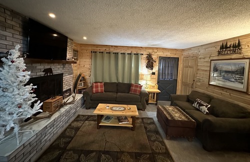 Lewiston Casa | Beautiful cabin-full garage, bring your toys, minutes from trails & town