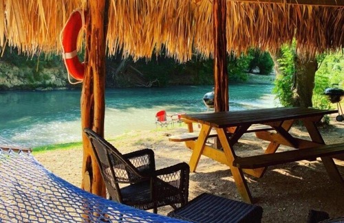 Prairie Lea Cabina | Beautiful Cabin on the San Marcos River at Son's Blue River Camp! - L1