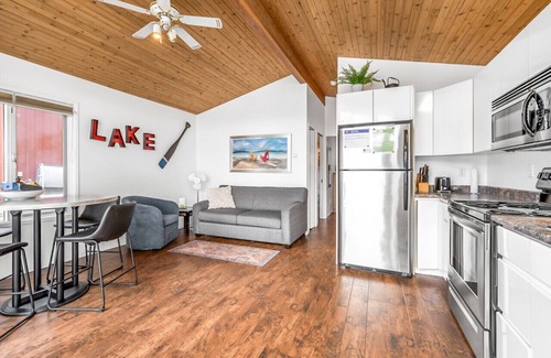 Central Okanagan Cabina | Beautiful Cabin Right next to Lake Okanagan #5