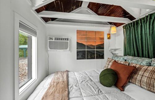 Hayesville Casa | Beautiful Cabin with Fire Pit in Hayesville, North Carolina