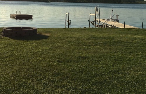 Alexandria Casa | Hermosa cabaña Lago Arce En Lote Nivel. Ver la puesta de sol sobre el punto!