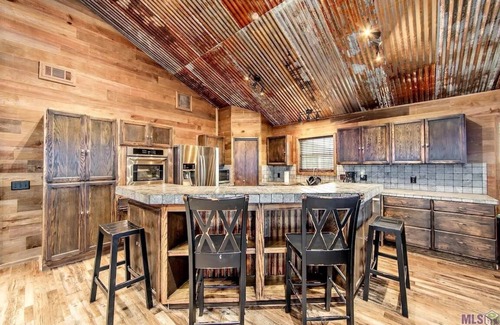 Chauvin Cabina | Beautiful Camp and Dock