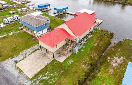 Chauvin Cabina | Beautiful Camp and Dock